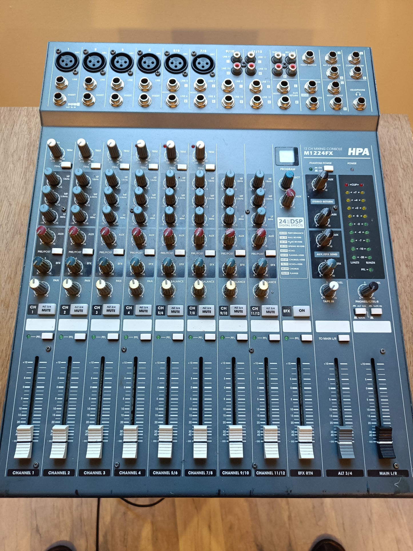 HPA M1224FX-USB Analogue Mixing Desk 8-channel Mixing Console with 100 effects presets, USB Hand Out