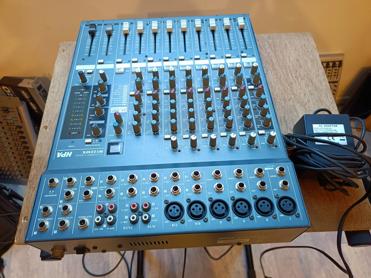 HPA M1224FX-USB Analogue Mixing Desk 8-channel Mixing Console with 100 effects presets, USB Hand Out